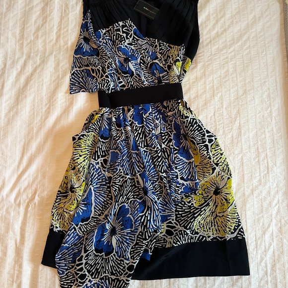 BCBG Max Azria Silk Geometric Dress - Picture 4 of 10